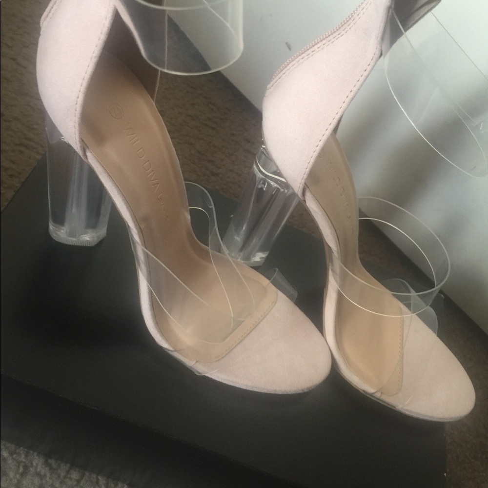 Shoes - Picture 4 of 4